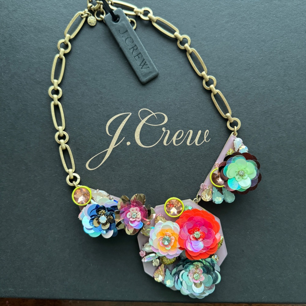 🌱 J. Crew Blooming Sequin Paillette brûlée necklace